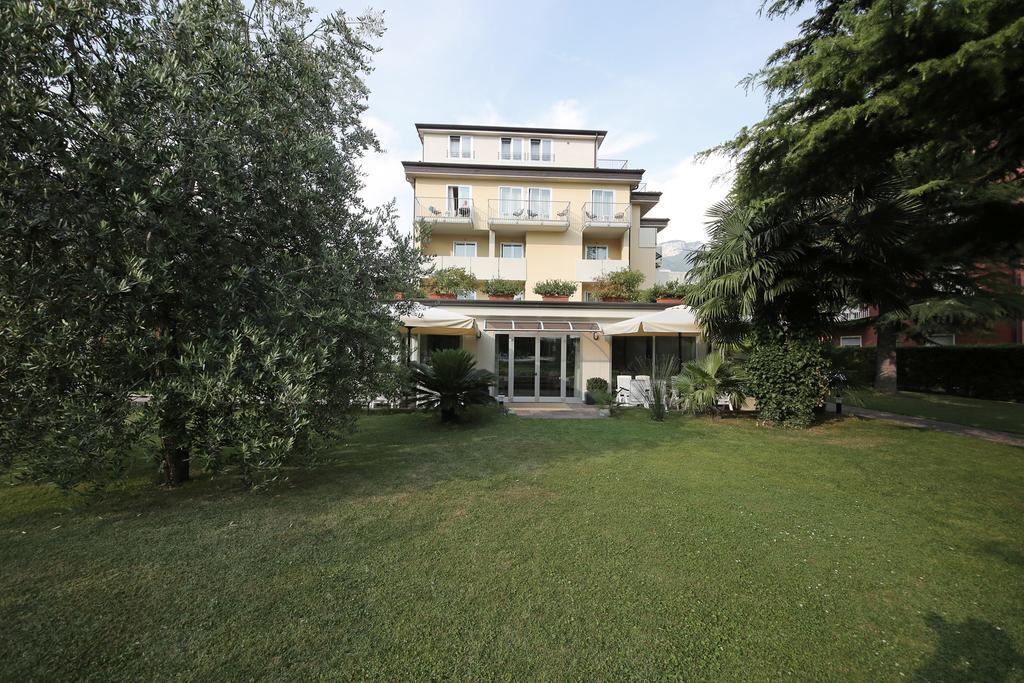 Hotel Villa Verde Torbole Sul Garda Exterior photo