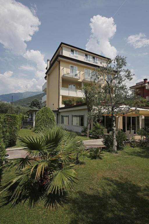 Hotel Villa Verde Torbole Sul Garda Exterior photo